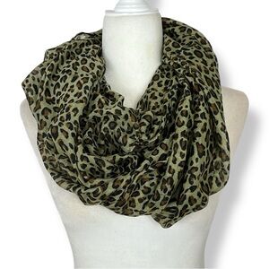 Leopard Print Women's Infinity Loop Scarf Lightweight